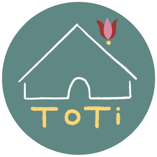 Logo Toti: Contour d'une maison, cheminée stylisée en forme de tulipe, et nom TOTI